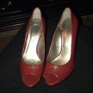 Heels 👠..Guess heels